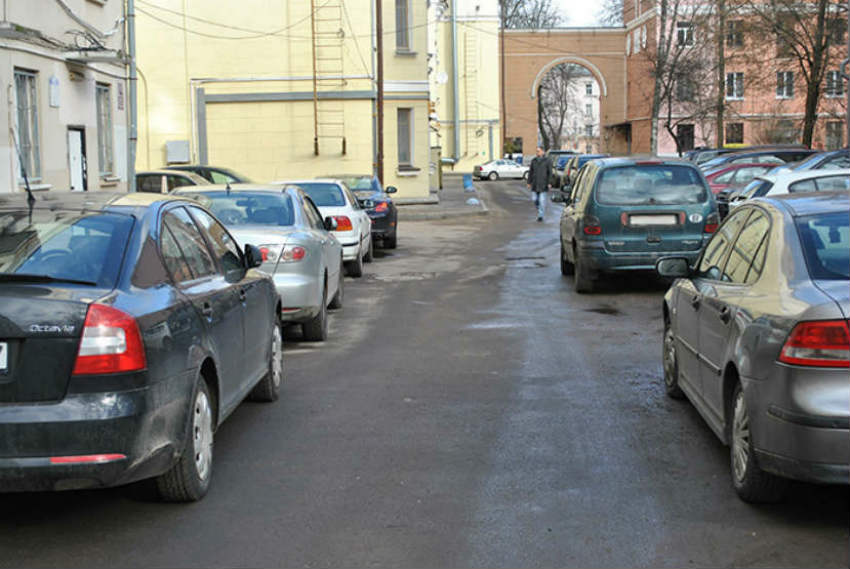 Платные парковки во дворах Минска